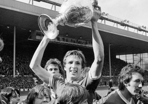 "Liverpul" və "Çelsi" klublarının sabiq müdafiəçisi vəfat edib