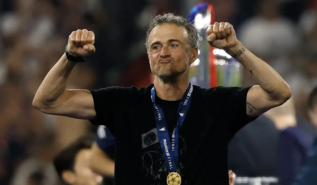 Luis Enrike zirvədə: Dünyanın ən yaxşı baş məşqçisi seçildi