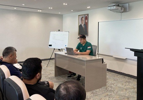 Macarıstanlı mütəxəssis üzgüçülər və məşqçilərə seminar-treninq keçib