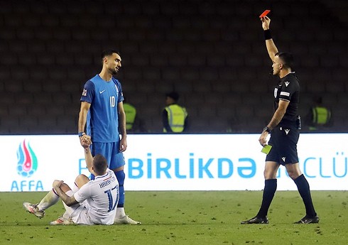 Mahir Emreli Azərbaycan millisinin azarkeşlərinə müraciət edib