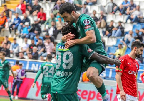 Mahir Emrelinin oynadığı matçda "Konyaspor" qələbə qazanıb