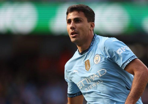 "Mançester Siti" klubu futbolçusuna yeni müqavilə təklif edib