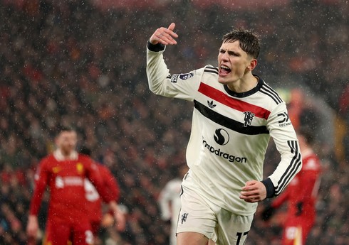 "Mançester Yunayted" argentinalı futbolçu üçün "Napoli"nin təklifini rədd edib