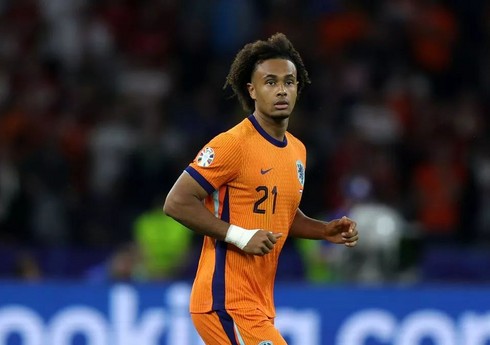 "Mançester Yunayted" niderlandlı hücumçu ilə razılıq əldə edib