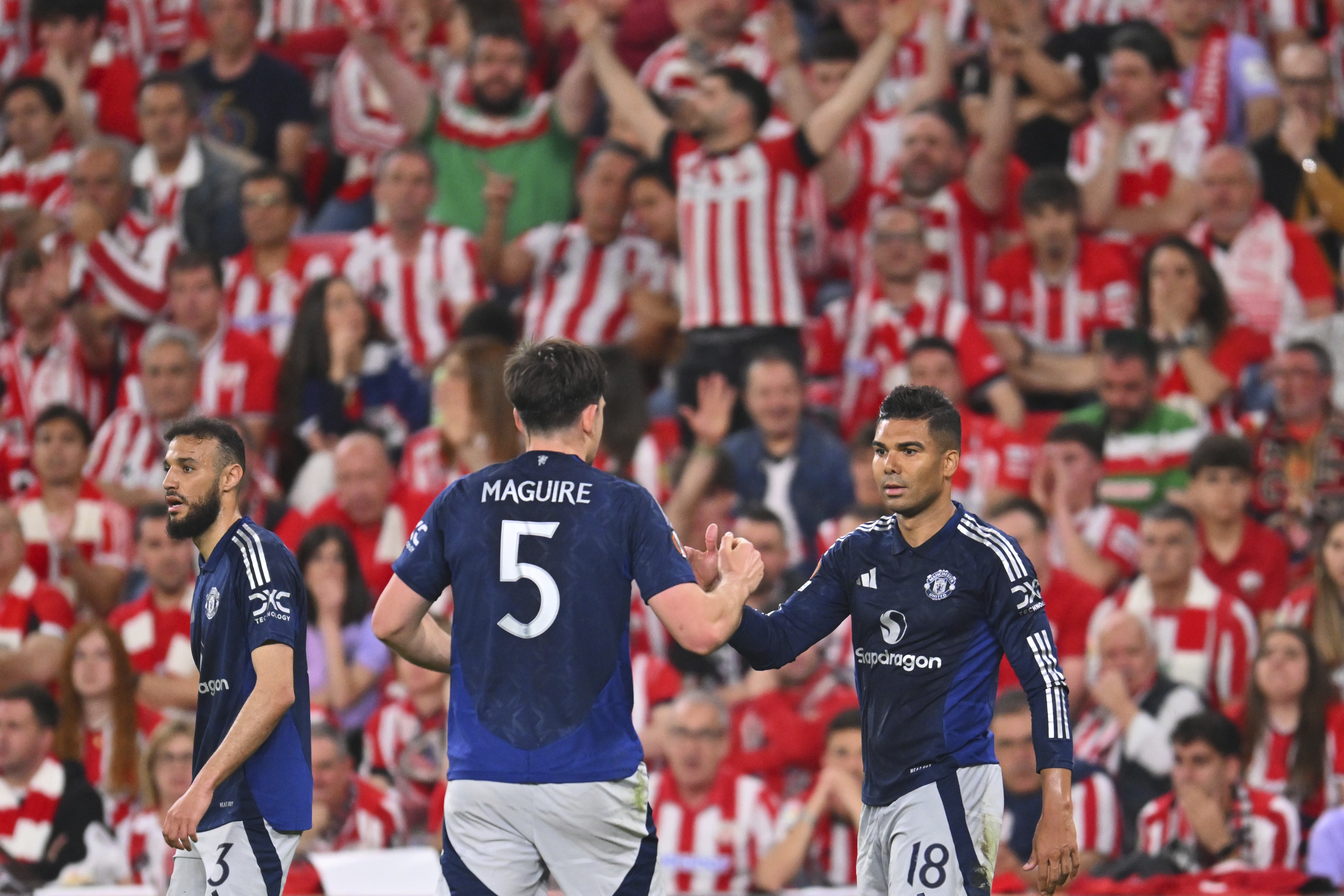 “Mançester Yunayted” səfərdə, “Tottenhem” öz meydanında qələbə qazanıb