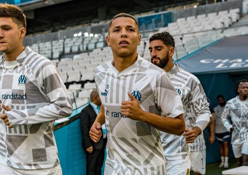 "Marsel" - "Sportinq" oyunu tıxac səbəbindən gec başlayıb