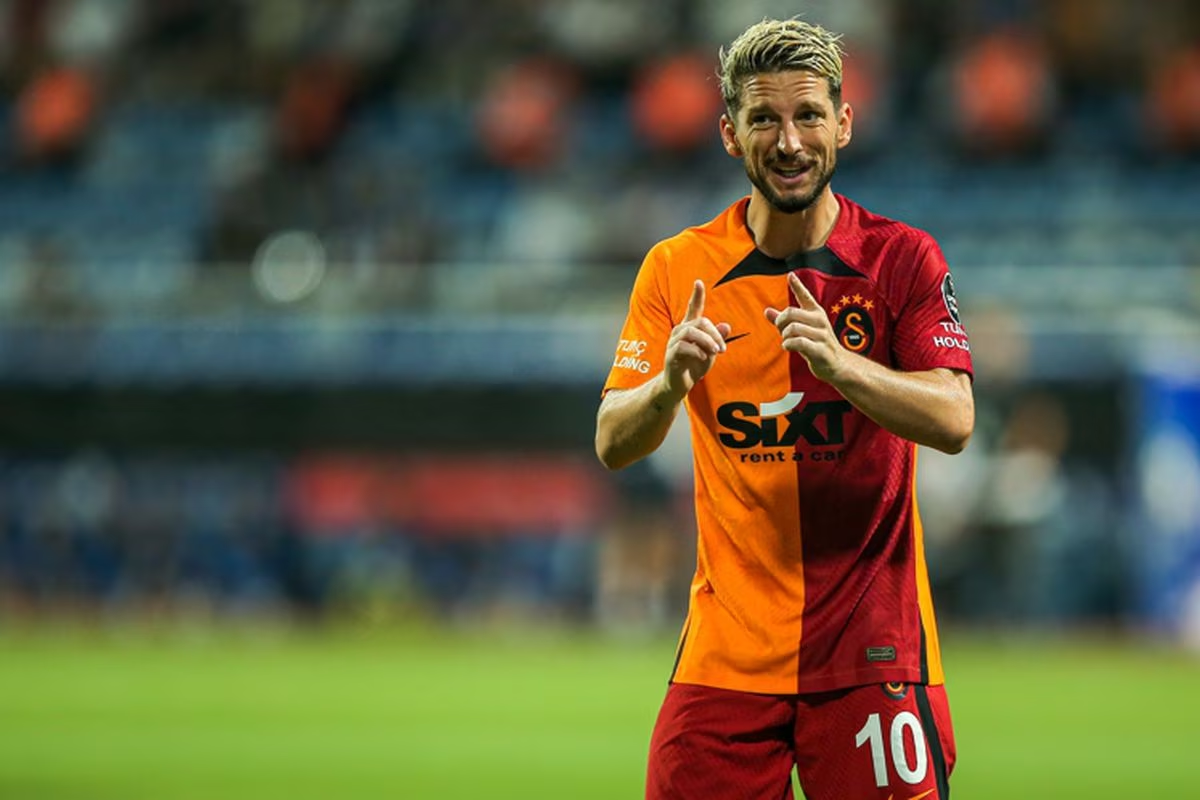 Mertens “Qalatasaray”dan ayrıla bilər