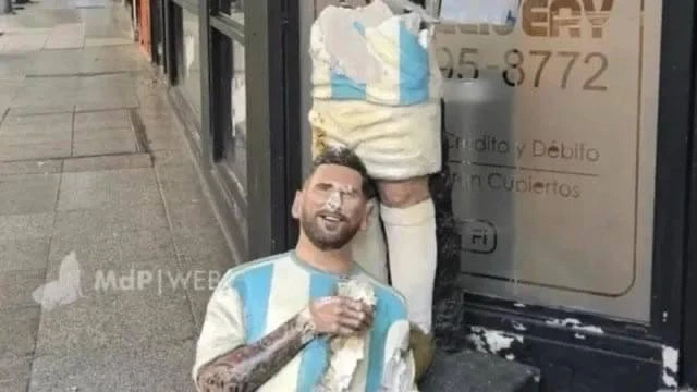 Messinin heykəli dağıdılıb  - FOTO