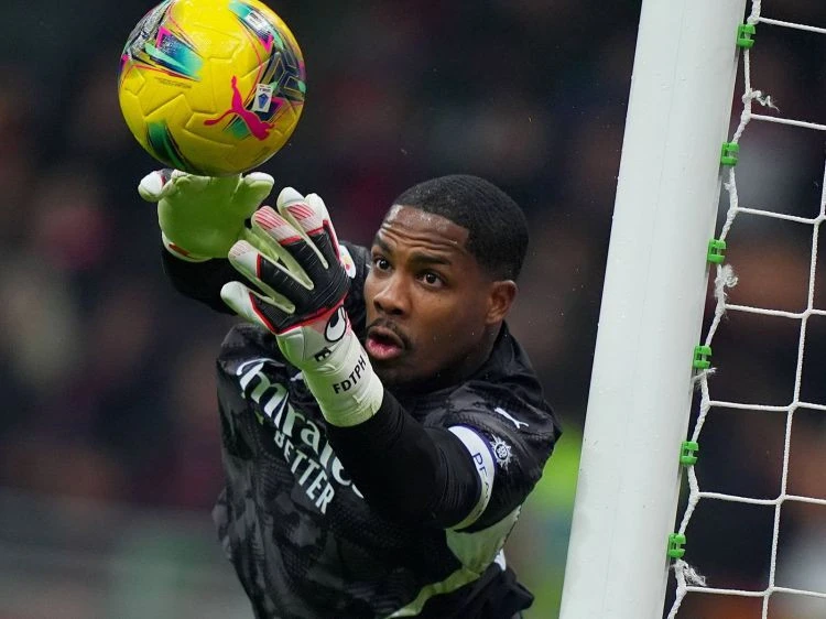 “Milan” qapıçısına yeni müqavilə təklif edib