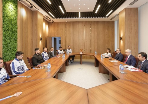 Milli Paralimpiya Komitəsinin prezidenti yığma üzvləri ilə görüşüb