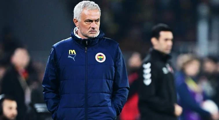 Mourinyo yeni mövsümdə qapını ona tapşıracaq