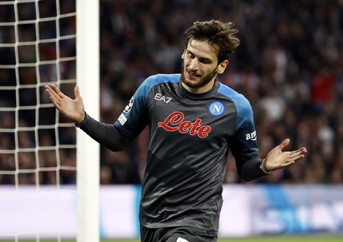 "Napoli" gürcüstanlı futbolçu ilə yeni müqavilə imzalamaq istəyir