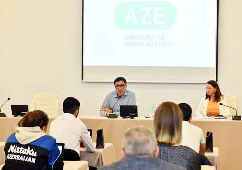 Nazir beynəlxalq turnirlərdə Azərbaycanı uğurla təmsil etmiş idmançılarla görüşüb