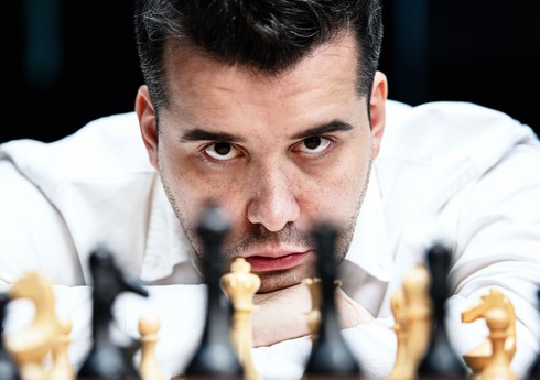 Nepomnyaşi şahmat tacı uğrunda dueldə qələbə qazanaraq hesabda önə keçib