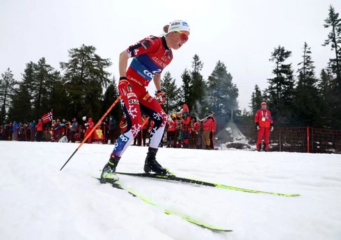 Norveçli xizəkçi pul mükafatının azaldılmasına etiraz olaraq formasını yandırıb