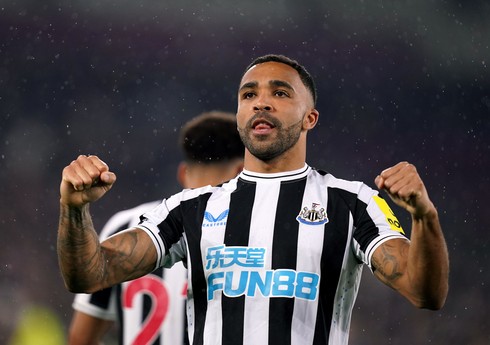 “Nyukasl” hücumçusu ilə yolları ayırıb