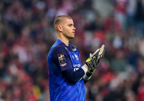 PSJ Fransa klubunun qapıçısını heyətinə qatır