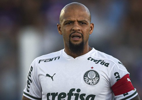 "Qalatasaray"ın sabiq futbolçusu 40 yaşında klubu ilə müqaviləni yeniləyib