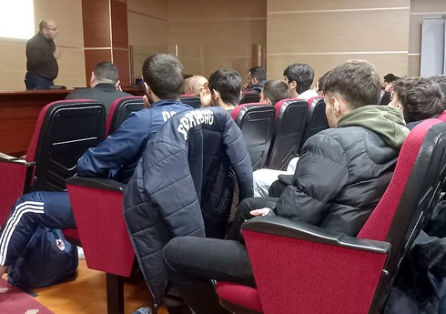 “Qarabağ” akademiyasının komandalarına danışılmış oyunlarla bağlı seminar keçirilib