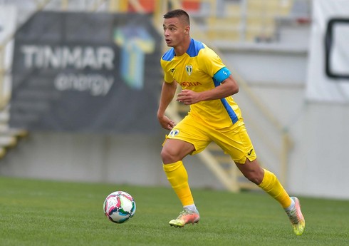 “Qarabağ”ın rəqibi rumıniyalı futbolçunu transfer edir