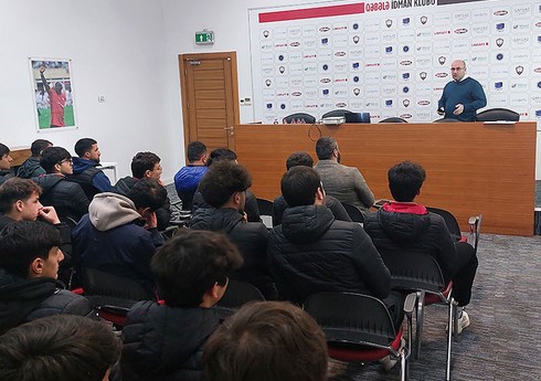 “Qəbələ” akademiyasının komandaları üçün danışılmış oyunlarla bağlı seminar keçirilib