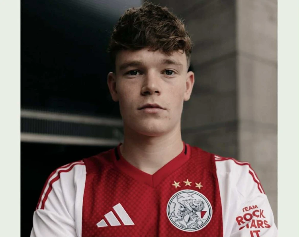 "Ayaks" "Liverpul"un oyunçusunu heyətinə qatıb - Rəsmi