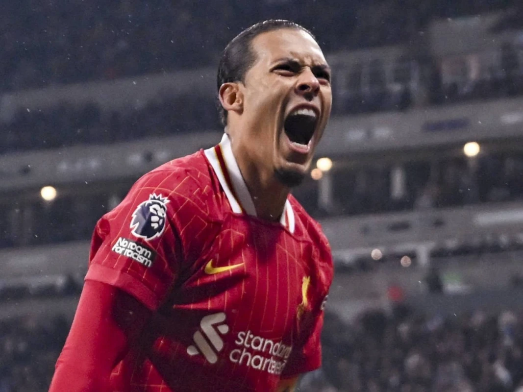 "Liverpul" ulduz futbolçuSU ilə müqavilə müddətini uzadacaq