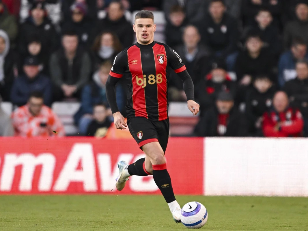 "Liverpul" yeni müdafiəçi üçün 47 milyon avro ödəyəcək