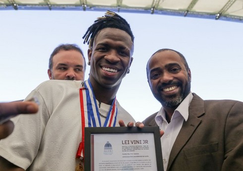 "Real Madrid"in futbolçusu irqçiliklə mübarizə apardığı üçün medallar alıb