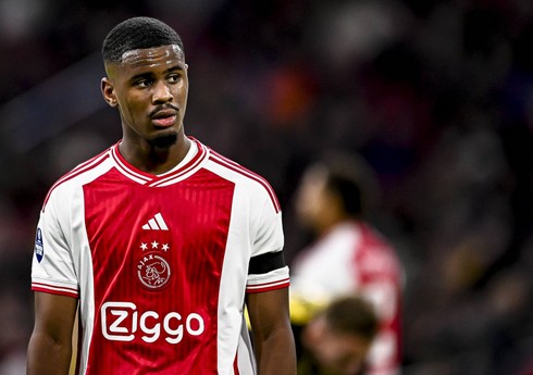 "Real" Niderland klubunun 19 yaşlı müdafiəçisini transfer etmək istəyir