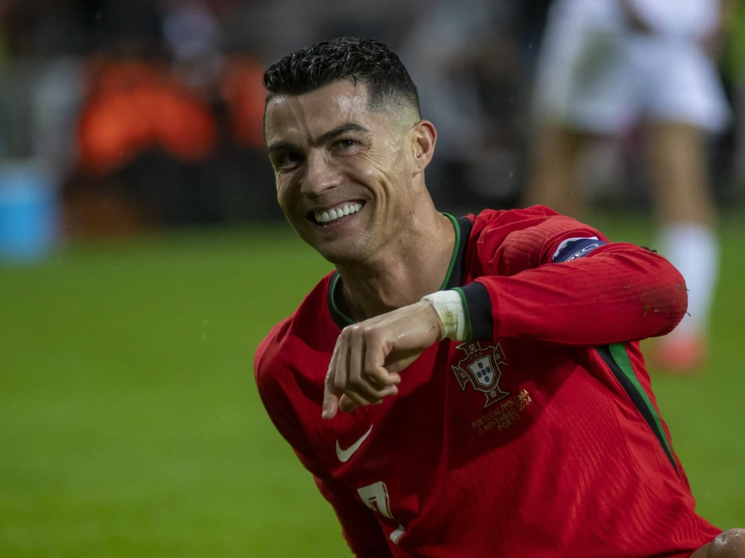 Ronaldo La Liqa klubunun səhmlərini almaq istəyir