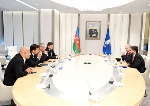Rövşən Nəcəf Azərbaycan millisinin yeni baş məşqçisi ilə görüşüb