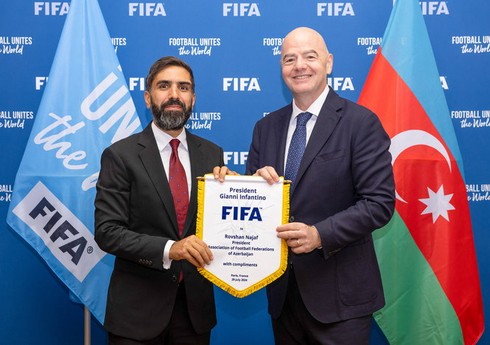Rövşən Nəcəf FIFA-nın prezidenti Canni İnfantino ilə görüşüb