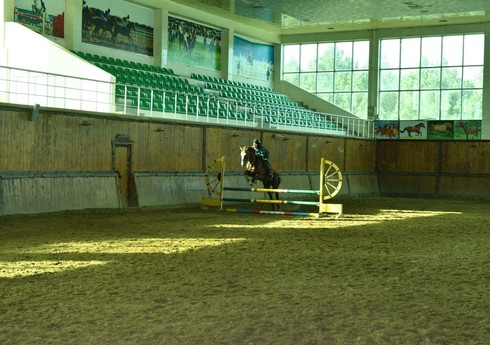 “Sərhədçi” Atçılıq Mərkəzinin yeni istifadəyə verilmiş qərargah binasının açılışı olub