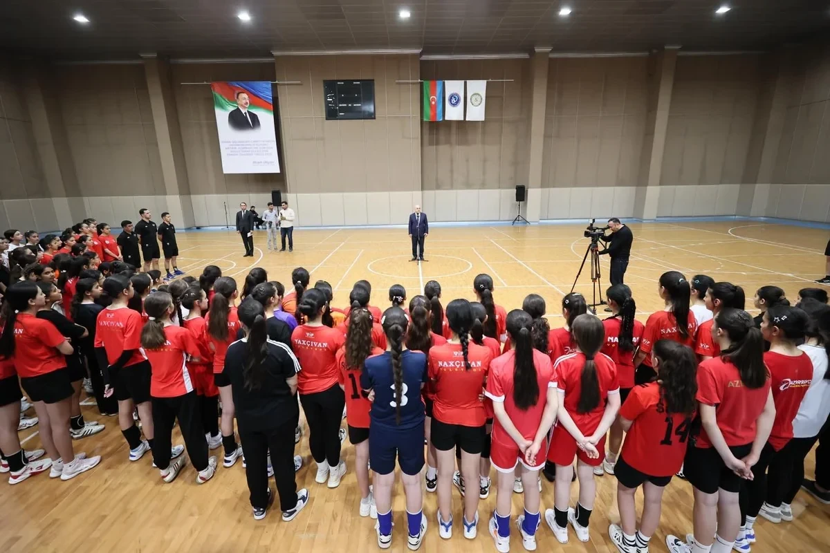 Şahin Bağırov Naxçıvanda yeniyetmə voleybolçularla görüşüb