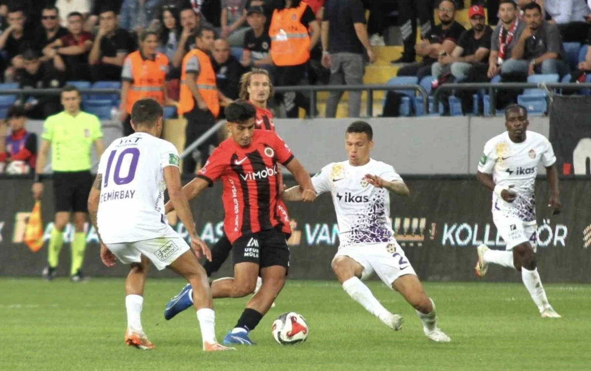 Super Liqa: Autsayder mövsümdə ilk qələbəsini qazanıb