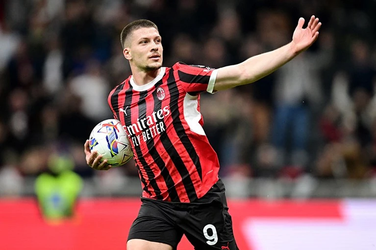 Super Liqa klubları “Milan”ın forvardı ilə maraqlanır