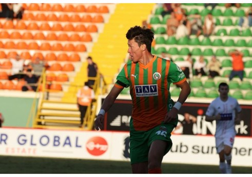 Superliqada çıxış edən futbolçu qeyri-etik davranışına görə 1 illik şərti cəza alıb