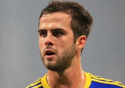 Tanınmış futbolçu milli karyerasını başa vurub