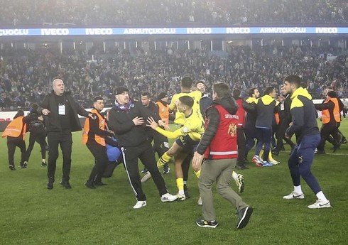 "Trabzonspor"la oyunda yaşananlara görə "Fənərbağça"nın iki futbolçusu cəza alıb