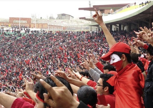 "Traktor" azarkeşləri ilə İran polisi arasında qarşıdurma yaşanıb
