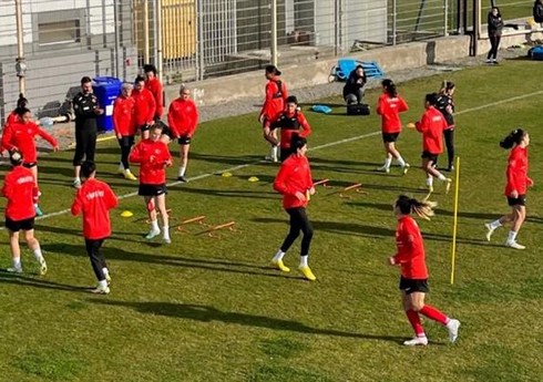 Türkiyə millisi Bakıya 24 futbolçu ilə gəlib