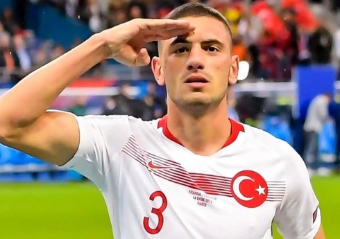 Türkiyəli futbolçu zəlzələ qurbanlarına görə Ronaldunun formasını hərraca çıxarıb