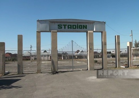 Ucarın mərkəzi stadionunda oturacaqlar dağılıb, yardımçı bina talan edilib