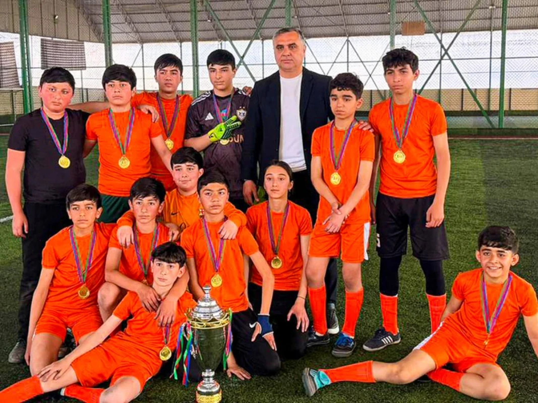 UEFA-nın dəstəyi ilə Gəncədə məktəblilər arasında minifutbol turniri keçirilib