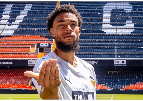 "Valensiya" niderlandlı hücumçu transfer edib