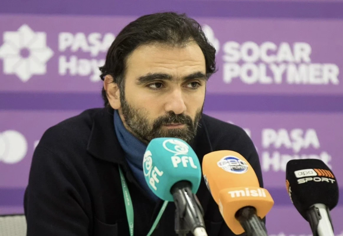 Vaqif Cavadov: "Başqa məşqçilərə belə suallar verə bilirsiz?"