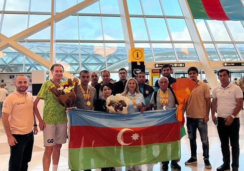 Veteranların Avropa Oyunlarında 6 medal qazanmış atletlər Vətənə qayıdıblar