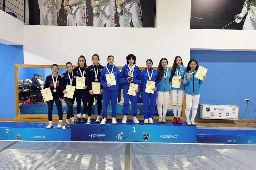Yeniyetmə sablyaçılarımız Gürcüstanda 4 medal qazanıblar