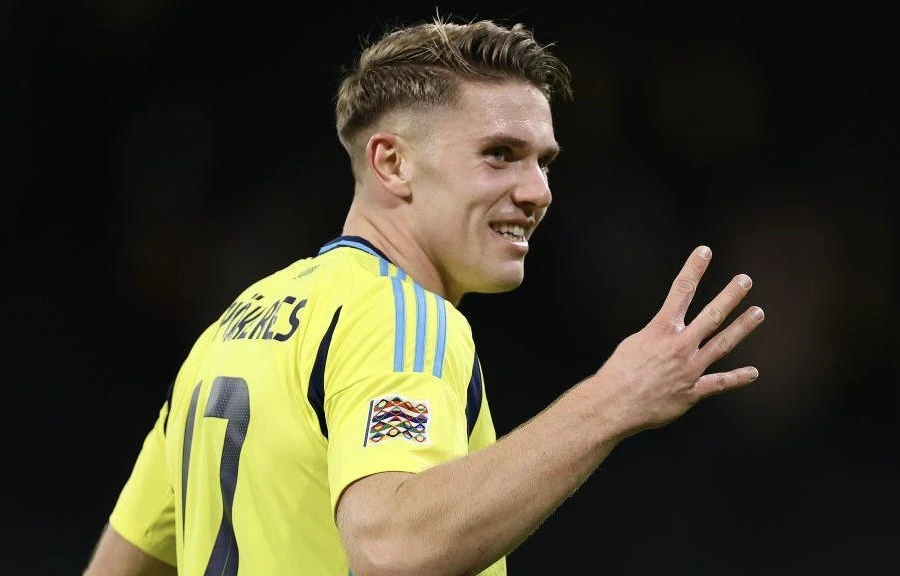 “Yunayted” İsveç millisinin forvardını istəyir